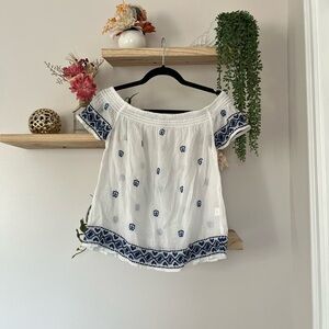 Y2K Lucky Brand White and blue embroidered top/blouse